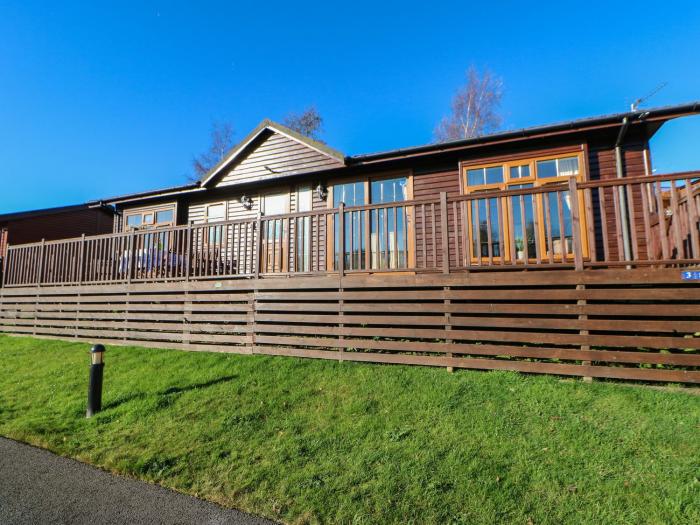 The Fairhaven, Catterick, North Yorkshire. Pet-friendly. Near National Park and AONB. Decking. WiFi.