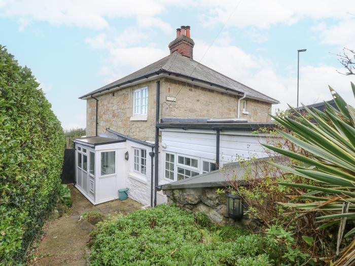 36 Leeson Road in Ventnor, Isle of Wight. Two-bedroom home with sea views. Near beach and amenities.