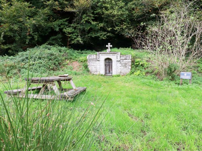 Mill Cottage in St Neot, Cornwall. Close to local amenities. In the Cornwall AONB. Original features