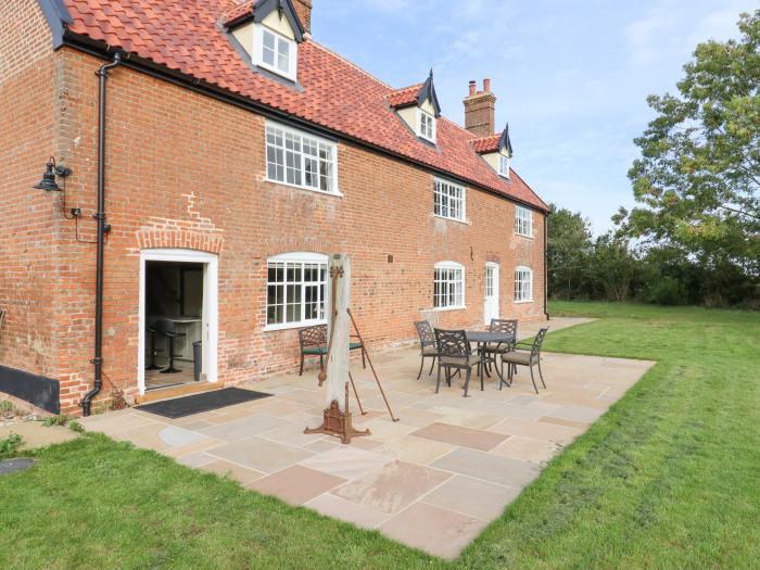 West House Farm, Theberton nr Leiston, Suffolk. Off-road parking. Woodburning stove. Family-friendly