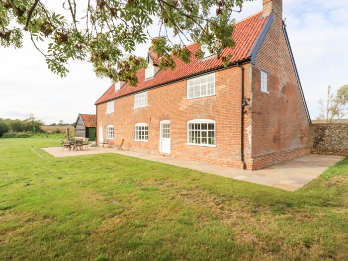 West House Farm, Theberton nr Leiston, Suffolk. Off-road parking. Woodburning stove. Family-friendly