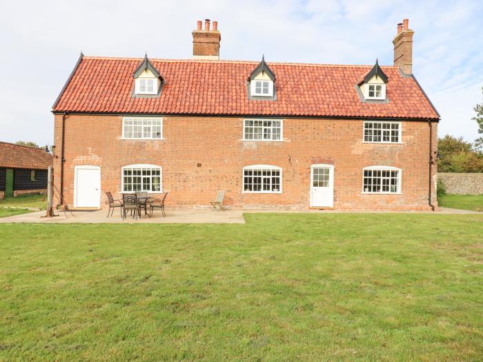 West House Farm, Theberton nr Leiston, Suffolk. Off-road parking. Woodburning stove. Family-friendly