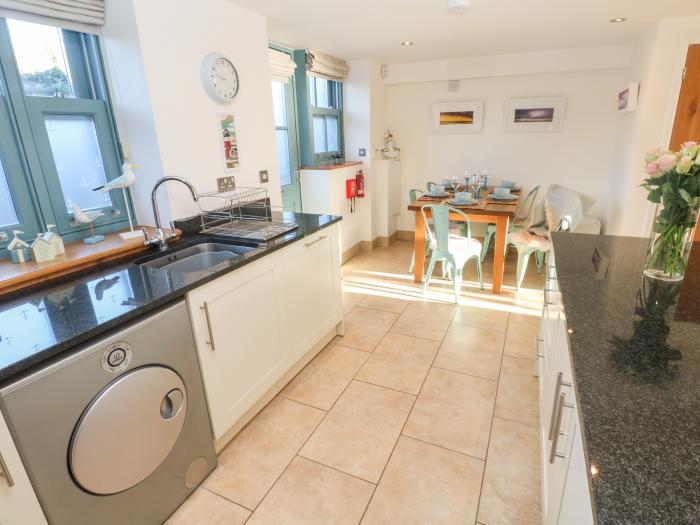 5 The Old Smokehouse is near Holmbush, Cornwall. Three-bedroom home with sea views. Near beach. Pets