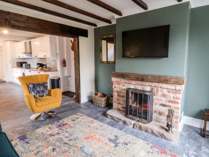 Calidum Cor, Misterton, Nottinghamshire. Situated close to a shop and pub. Open fire and Smart TV.