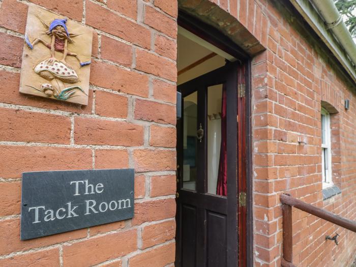 The Tack Room is near Upton-upon-Severn, Worcestershire. Two-bedroom home with shared swimming pool.