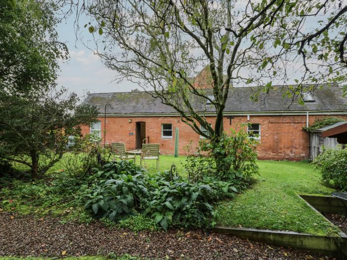 The Tack Room is near Upton-upon-Severn, Worcestershire. Two-bedroom home with shared swimming pool.