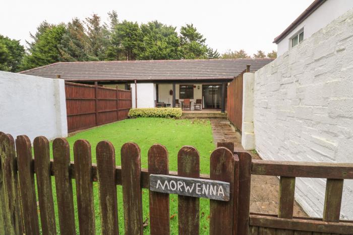 Morwenna in Kerley near Chancewater, Cornwall. Single-storey, two-bed home, ideal for couples. Rural