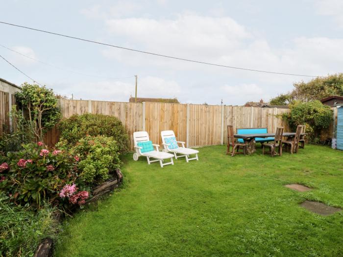 White Rabbit in Cross Lane, Eccles-On-Sea, Norfolk. Three-bedroom home near the beach. Pet-friendly.