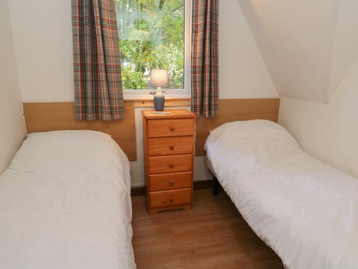 27 Invergarry Lodges is near Invergarry, in Highland. Three-bedroom lodge enjoying loch views. Rural