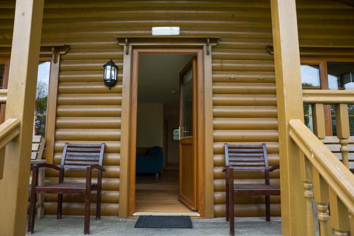 Tarka's Holt Log Cabin, Torrington, Devon. Set on a spacious parkland with on-site facilities. WiFi.