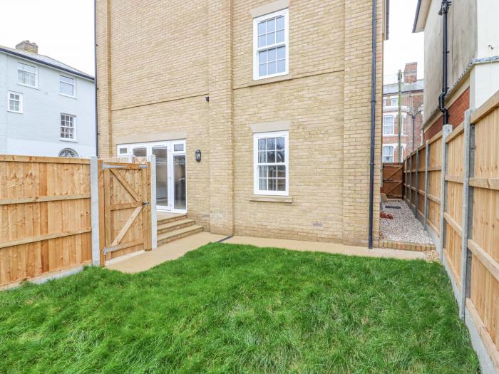 21A Saville Road, in Walton-On-The-Naze, Essex. Ground-floor apartment. Open-plan living space. WiFi
