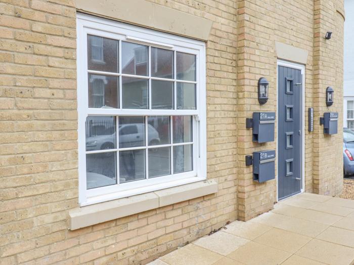 21A Saville Road, in Walton-On-The-Naze, Essex. Ground-floor apartment. Open-plan living space. WiFi