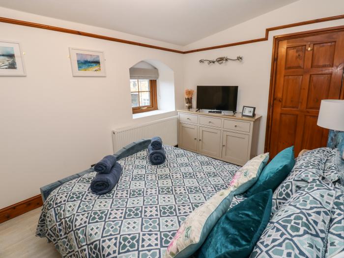 Winding Wheel Cottage,Cambois, Northumberland. Four-bedroom home with beach views. Large. Near beach
