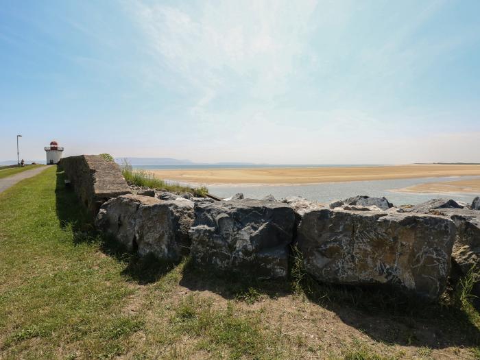 Llygad Y Lleuad (Moon) in Burry Port, Carmarthenshire. Dog-friendly. Close to amenities and a beach.