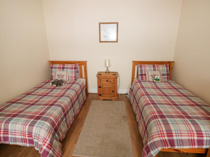 Llygad Yr Haul (Sun) is in Burry Port, Carmarthenshire. Dog-friendly. Close to amenities and a beach