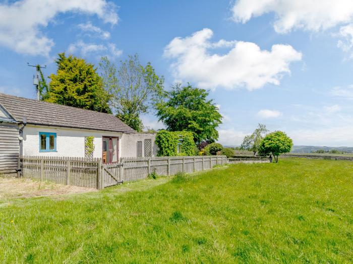 Curlew Cottage, Haydon Bridge, Northumberland. Two-bedroom bungalow resting rurally. Near AONB. Pets