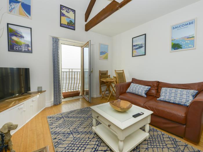 2 Bayview, Torcross, Devon. First-floor apartment in a beachfront location. Sea views. Pet-friendly.