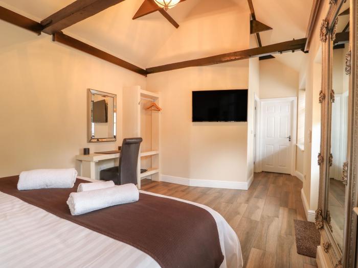 The Five Bells Inn, Upwell, Norfolk. Hot tub. Close to shop and pub. En-suites. Bar.