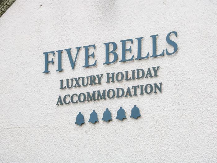 The Five Bells Inn, Upwell, Norfolk. Hot tub. Close to shop and pub. En-suites. Bar.