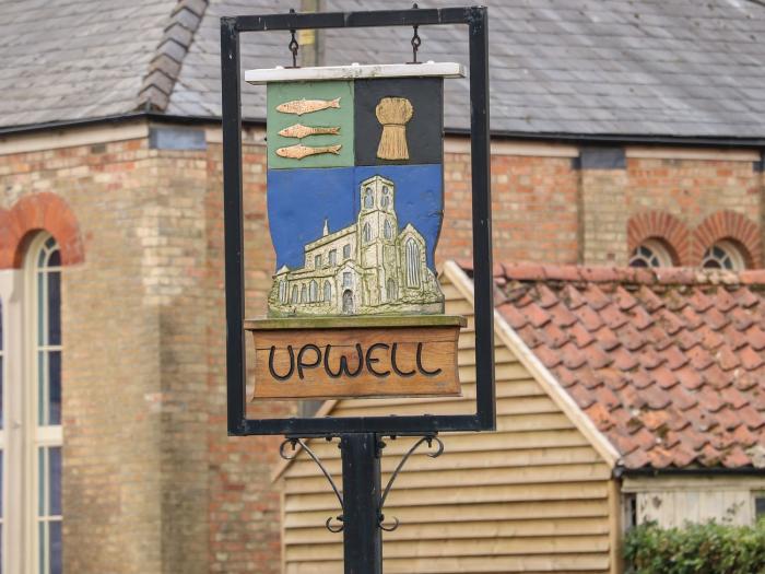 The Five Bells Inn, Upwell, Norfolk. Hot tub. Close to shop and pub. En-suites. Bar.