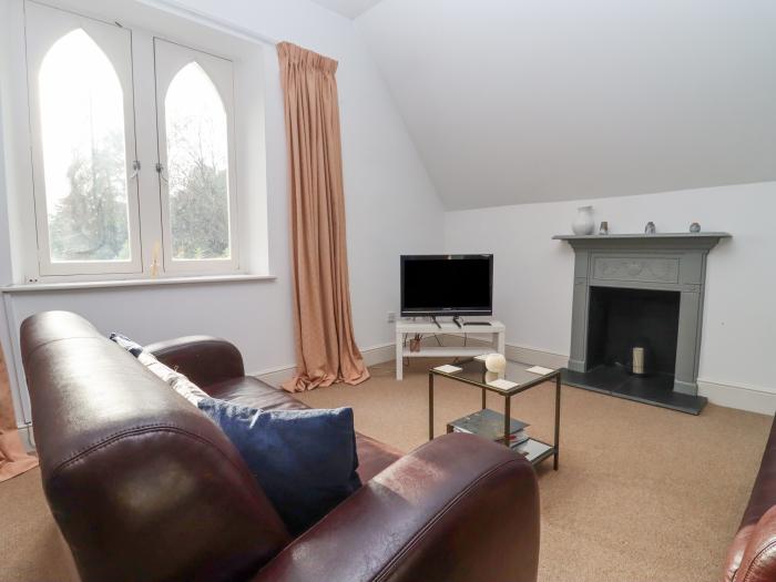 Apartment in Malvern, Worcestershire. Beautiful views. Close to amenities. Private terrace. In AONB.