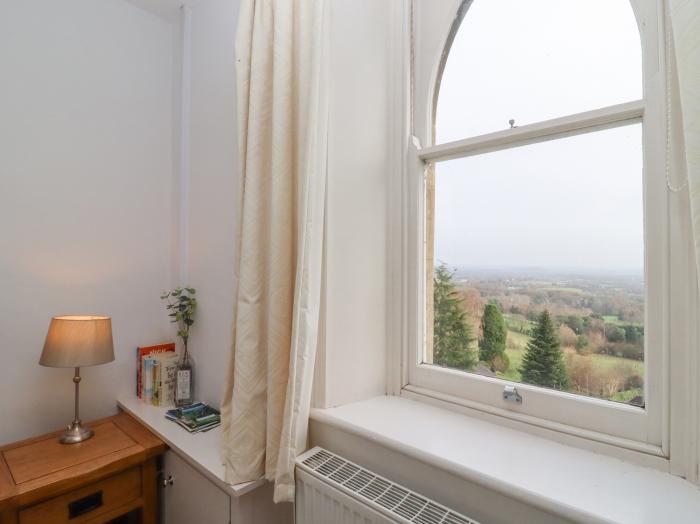 Apartment in Malvern, Worcestershire. Beautiful views. Close to amenities. Private terrace. In AONB.