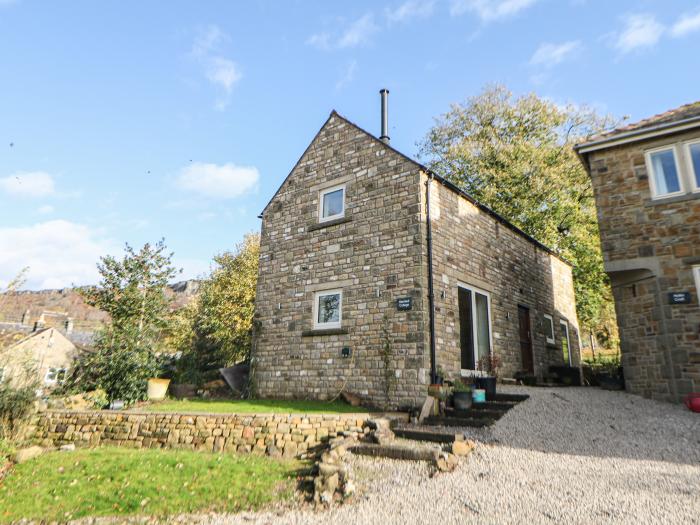 Harebell Cottage, Curbar, Derbyshire. In National Park. Close to pub and river. Woodburner. WiFi. TV