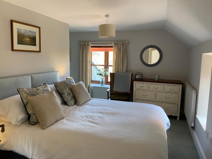 Mill Pond Cottage, near Williton, Somerset. Set on a working farm. Rural location. Pet-friendly. TV.