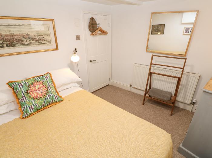 Dolphin Cottage, in Flushing, Cornwall. Three-bedroom, reverse-level home, near beach and amenities.