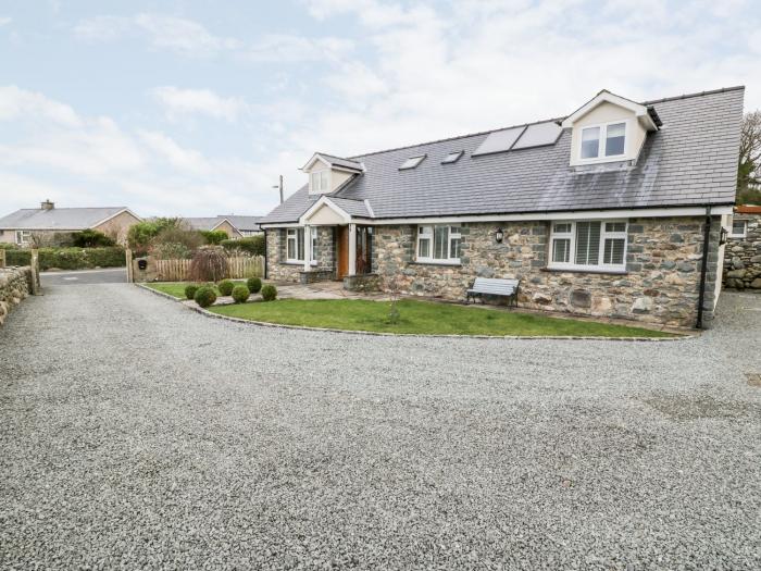 Ty Ni, Dyffryn Ardudwy, Gwynedd. Eryri National Park. Close to amenities and beach. Enclosed garden.