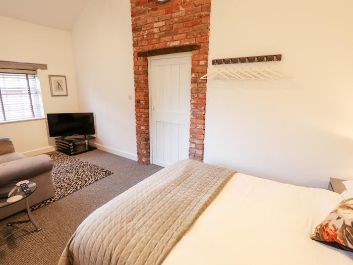 The Nest, Bawtry, South Yorkshire. Peak District National Park. Close to amenities and beach. Couple