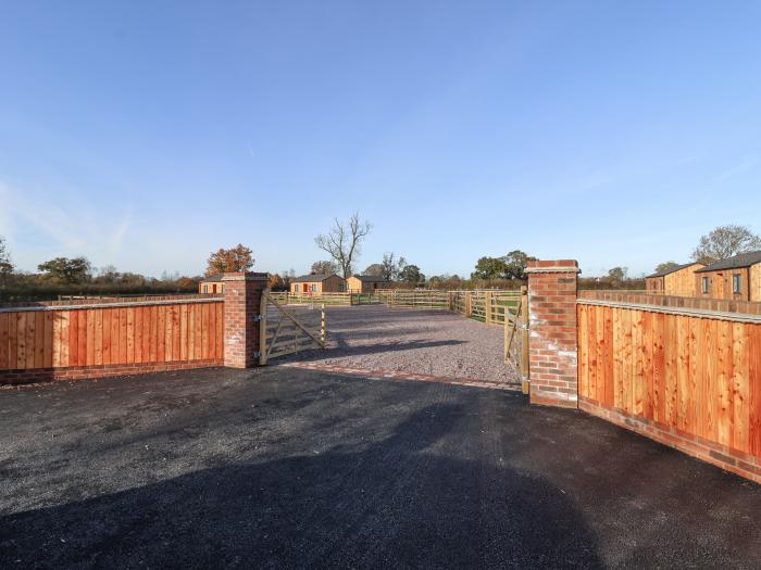 Rowan Lodge, near Etwall, Derbyshire. Situated in a shared plot. EV charging. Smart TV. Pet-friendly