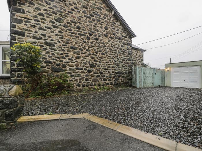 Hendre Cottage in Llwyngwril, Gwynedd. Semi-detached. Pet free. Woodburning stove. Walking location.