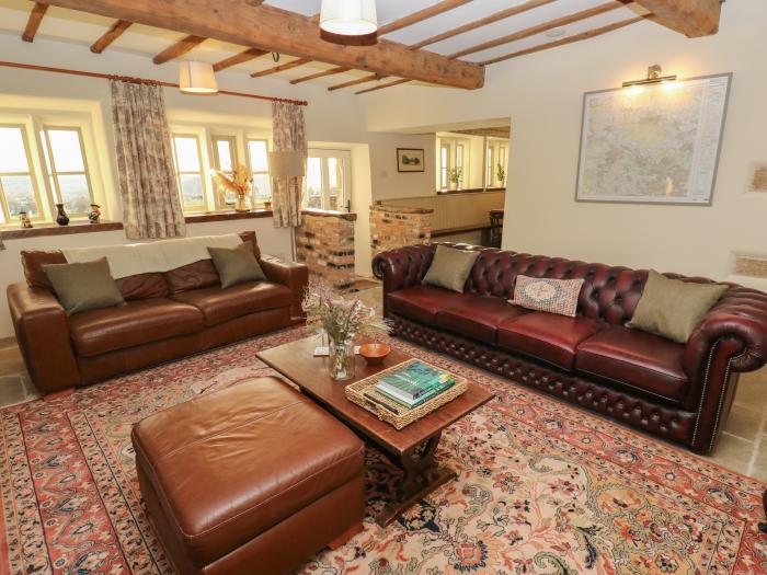 The Farmhouse, East Morton, West Yorkshire. Countryside views. Pet-friendly. Woodburning stove. WiFi