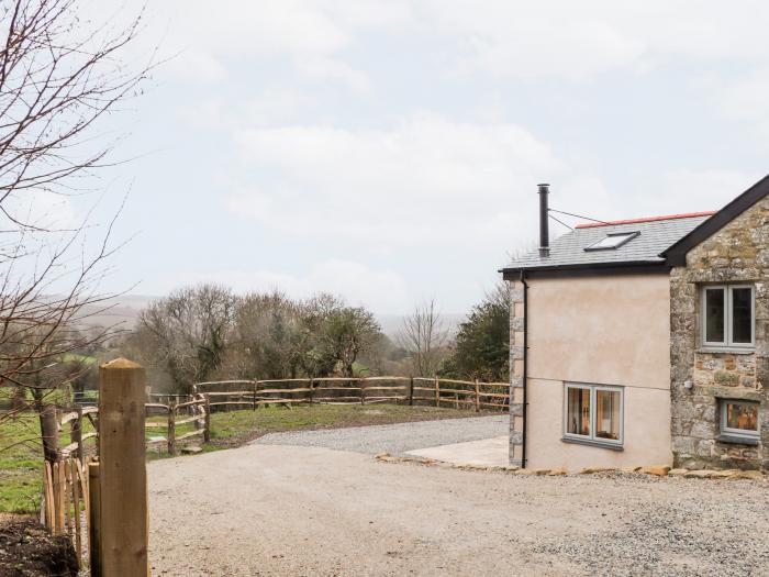 La Petit Maison, St Columb Major in Cornwall. Family-friendly barn conversion. Garden with barbecue.