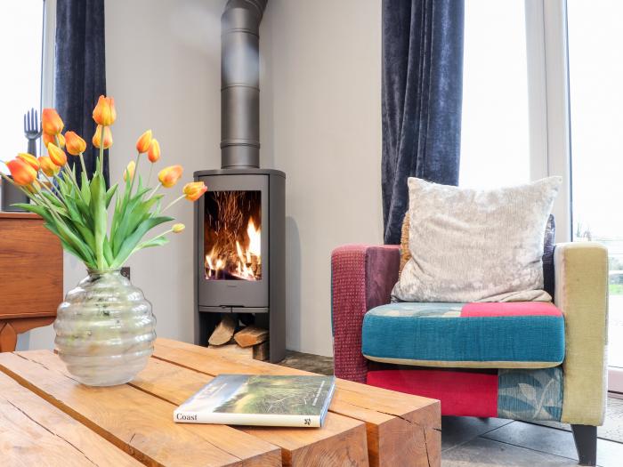La Petit Maison, St Columb Major in Cornwall. Family-friendly barn conversion. Garden with barbecue.