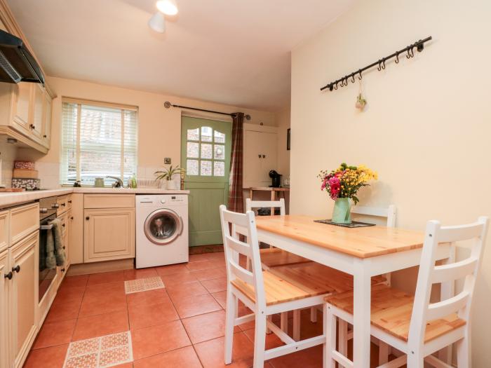 Black Sheep Cottage, Thirsk, North Yorkshire. Close to shop, pub. Near National Park. WiFi