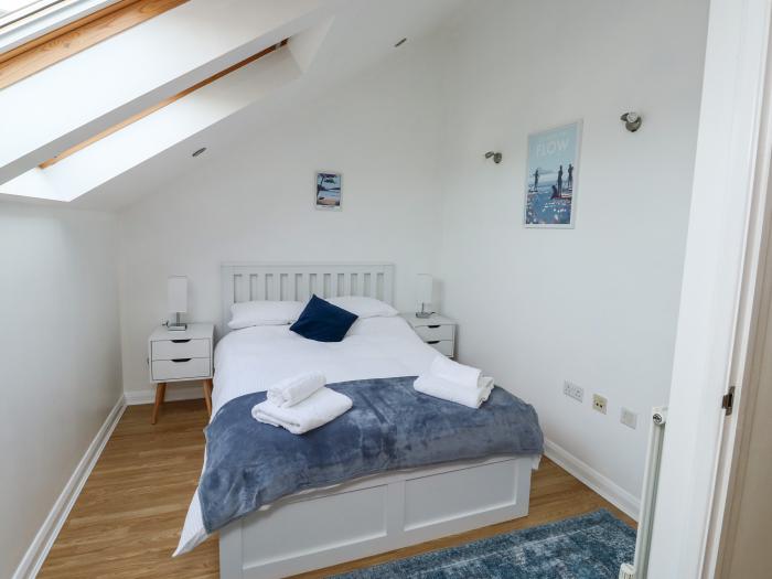Rondeval, Totnes, Devon. Contemporary annex. Pet-friendly. 2 double bedrooms.