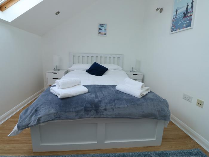 Rondeval, Totnes, Devon. Contemporary annex. Pet-friendly. 2 double bedrooms.
