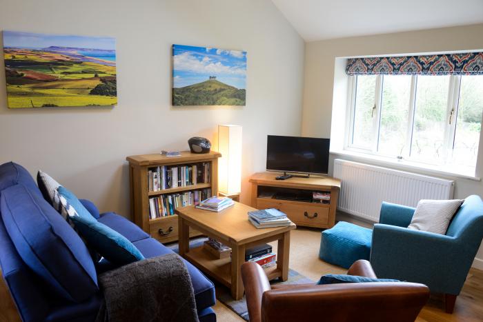 Vine Cottage in Netherbury, Beaminster, Dorset. Garden. Private parking. Single-storey. Pet-friendly