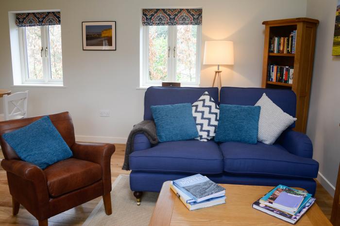 Vine Cottage in Netherbury, Beaminster, Dorset. Garden. Private parking. Single-storey. Pet-friendly