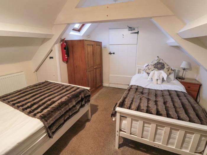 Manor Farmhouse in Reighton near Filey, North Yorkshire. Hot tub. Open fire. En-suites. Pet-friendly