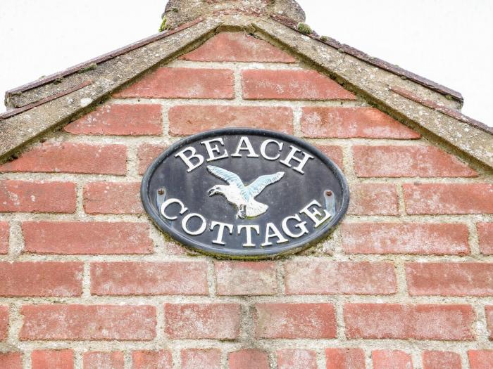 Beach Cottage, Clay-Next-The-Sea near Salthouse, Norfolk. Close to shop. Near coast. Garden. Marshes