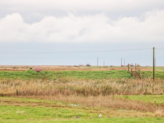 Beach Cottage, Clay-Next-The-Sea near Salthouse, Norfolk. Close to shop. Near coast. Garden. Marshes