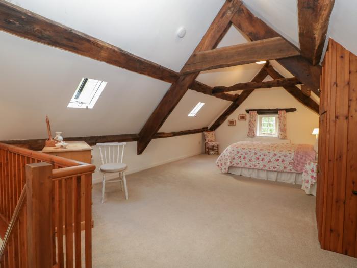 Anvil Cottage,Gatcombe near Blakeney, Gloucestershire. Pet-friendly. Close to River Severn. Smart TV