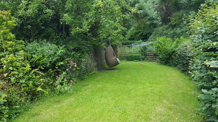 Anvil Cottage,Gatcombe near Blakeney, Gloucestershire. Pet-friendly. Close to River Severn. Smart TV