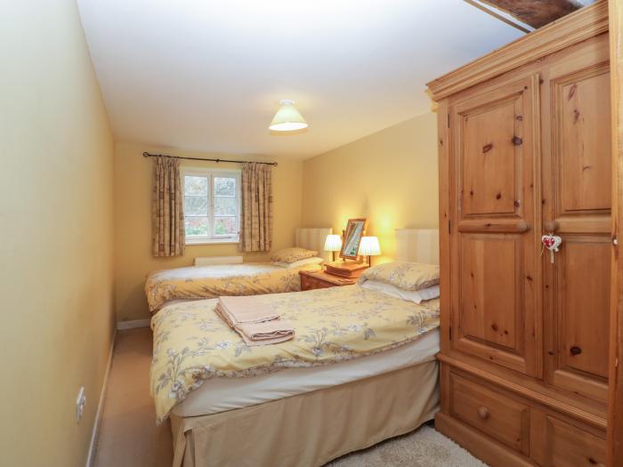 Anvil Cottage,Gatcombe near Blakeney, Gloucestershire. Pet-friendly. Close to River Severn. Smart TV