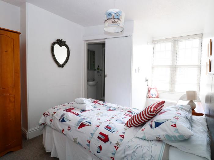 Birch House, a Victorian property in Cromer, Norfolk. Near the beach and amenities. Family-friendly.