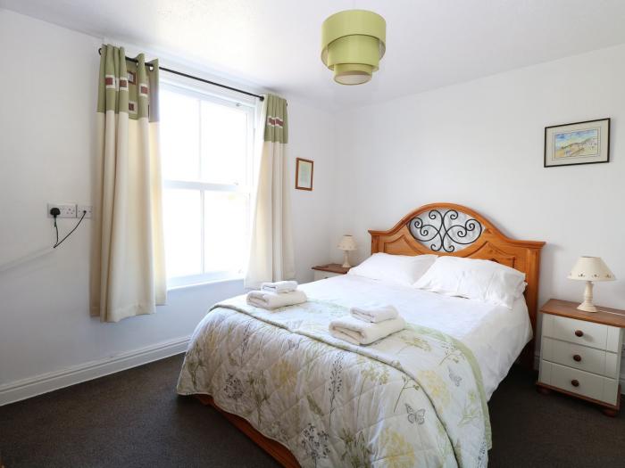 Birch House, a Victorian property in Cromer, Norfolk. Near the beach and amenities. Family-friendly.