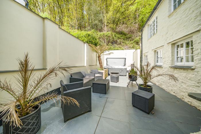 Trentishoe Coombe, Parracombe, Devon. WiFi. Hot tub. Off-road parking. Smart TV. Pet-friendly. Oven.